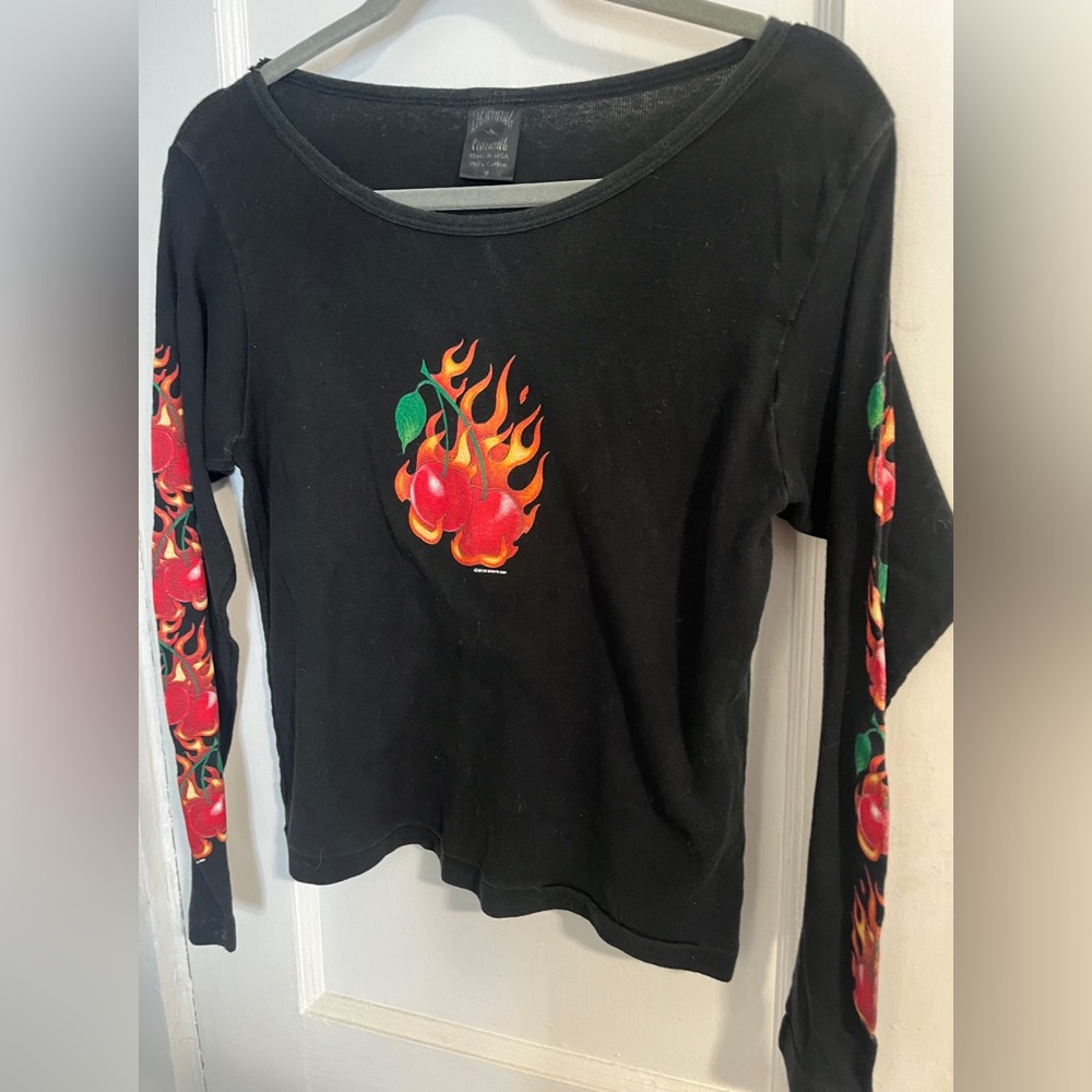 Women’s small lightning company black fire cherry long sleeve